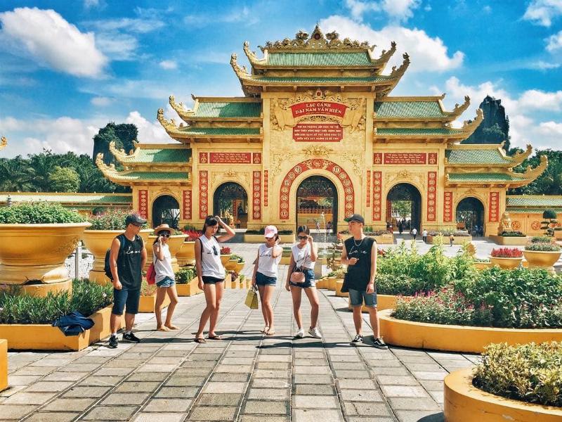 Khuôn viên rộng rãi cho hoạt động Dã Ngoại và Team Building tại KDL Suối Mơ Đồng Nai