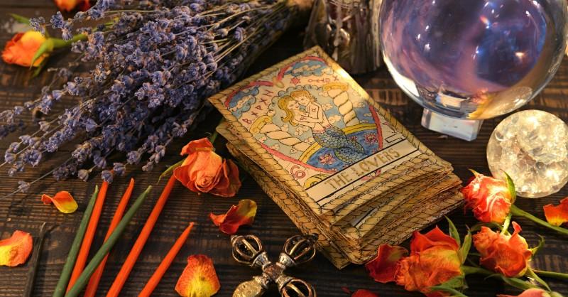 Bói bài Tarot - Khám phá bí ẩn tương lai