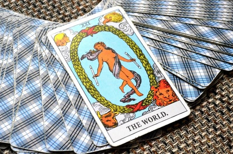 The World Tarot Kết Hợp Lá Bài Khác