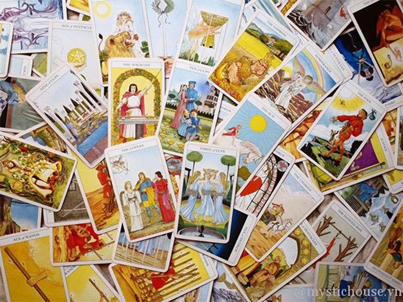 56 lá bài Minor Arcana trong bộ bài Tarot, đại diện cho những vấn đề thường gặp trong cuộc sống hàng ngày.