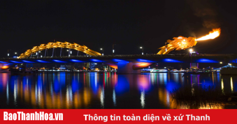 Cầu DadongLong phun lửa và nước