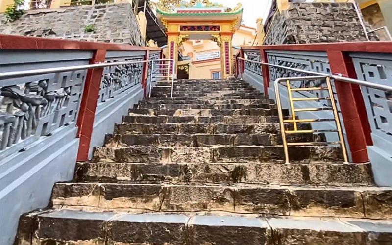 Khám phá vẻ huyền bí của Chùa Hang núi Bà Đen