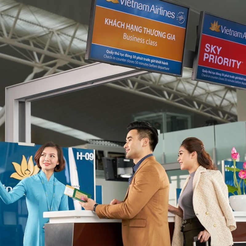 Giao diện màn hình máy tính hoặc điện thoại hiển thị trang quản lý đặt chỗ của Vietjet với tùy chọn mua thêm hành lý ký gửi được làm nổi bật
