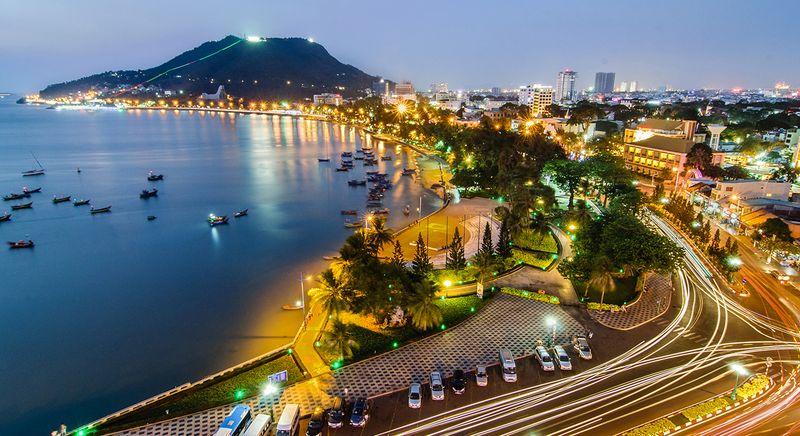 Hình ảnh phong cảnh Côn Đảo: bãi biển trong xanh, rừng cây, hoặc di tích lịch sử