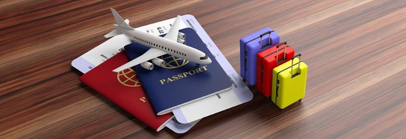 Hình ảnh minh họa du khách sử dụng điện thoại để hiển thị xác nhận Malaysia Digital Arrival Card tại quầy nhập cảnh ở sân bay Malaysia